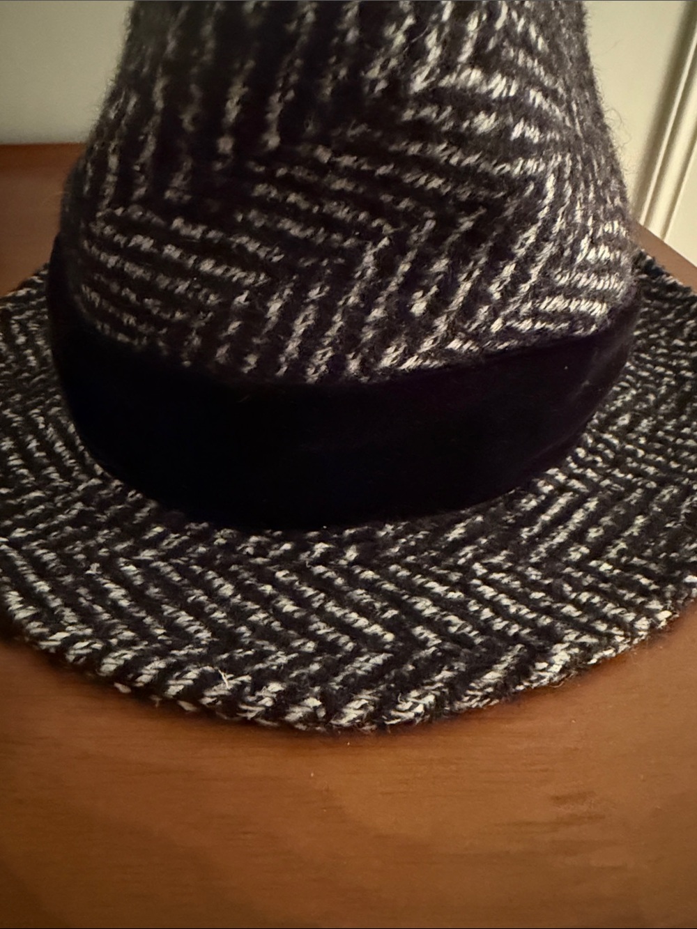 Dolce & Gabbana Black and White Tweed Fedora Hat - Picture 5 of 7